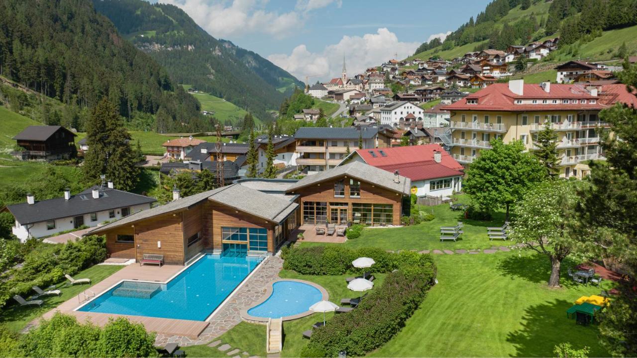 Family Hotel Posta Santa Cristina Val Gardena 外观 照片
